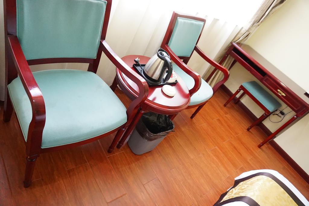 Guangdong Oversea Chinese Hotel Cantón Habitación foto